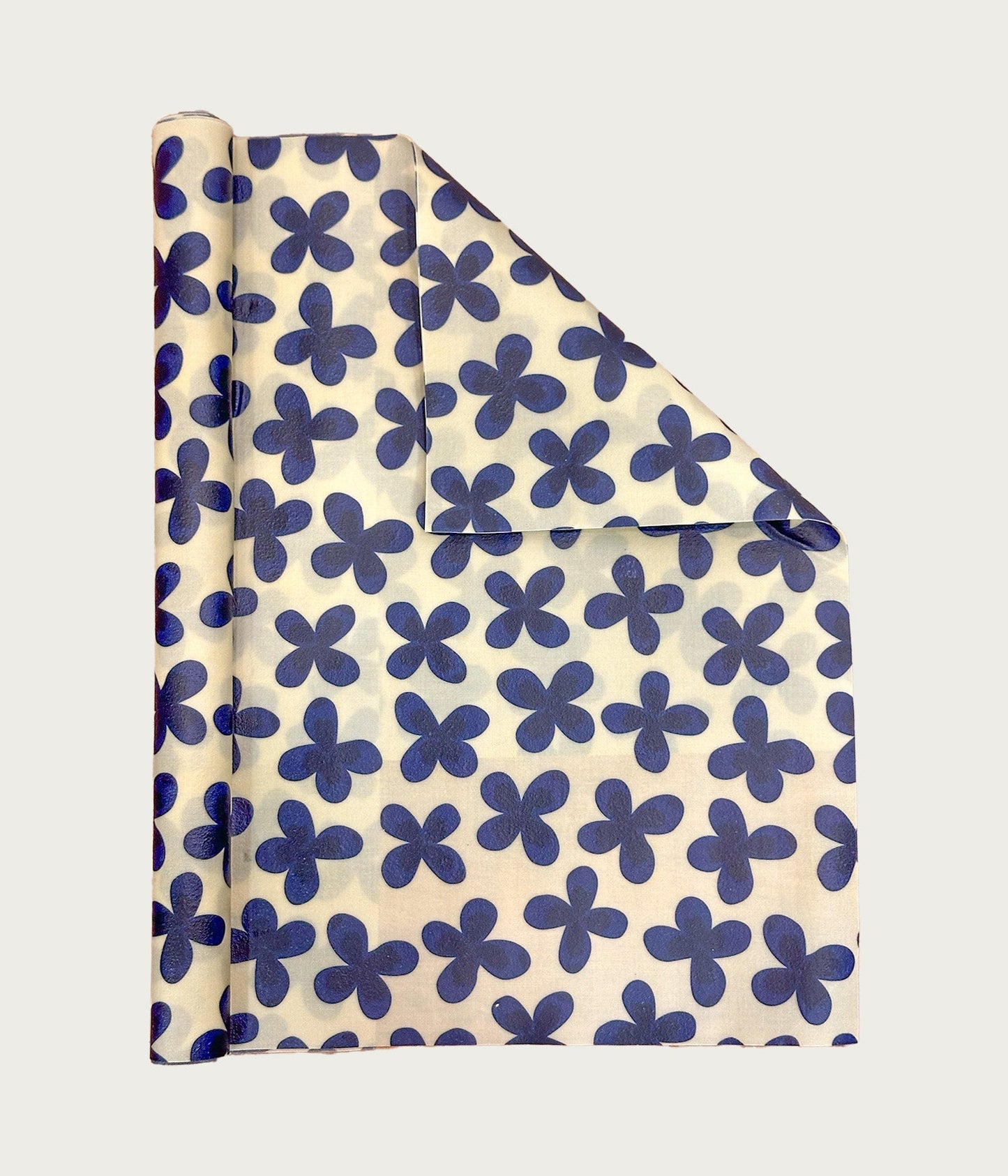 Bivaxrulle Alva med blå blommor