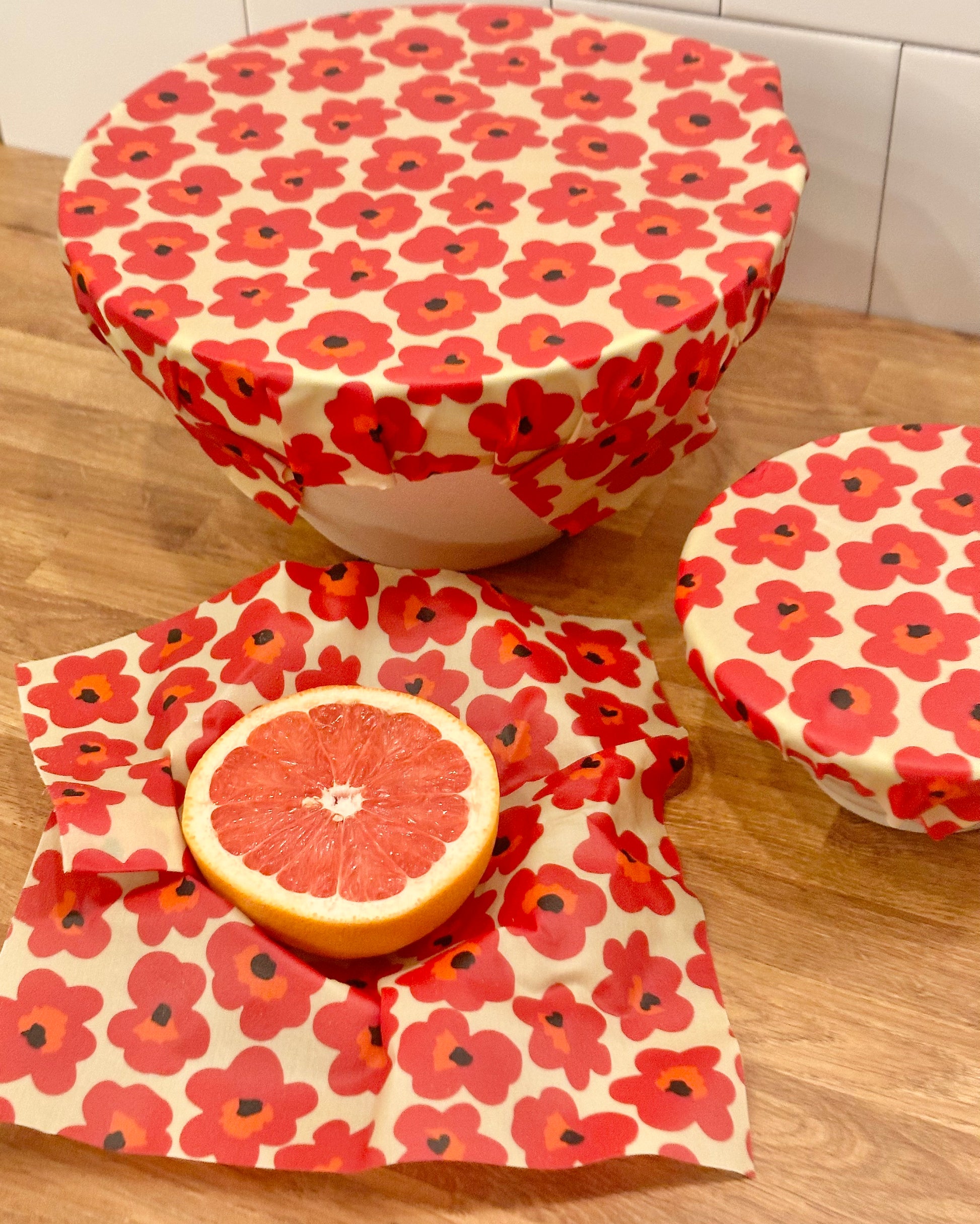 Miljö med Martebo bivaxduk över skålar